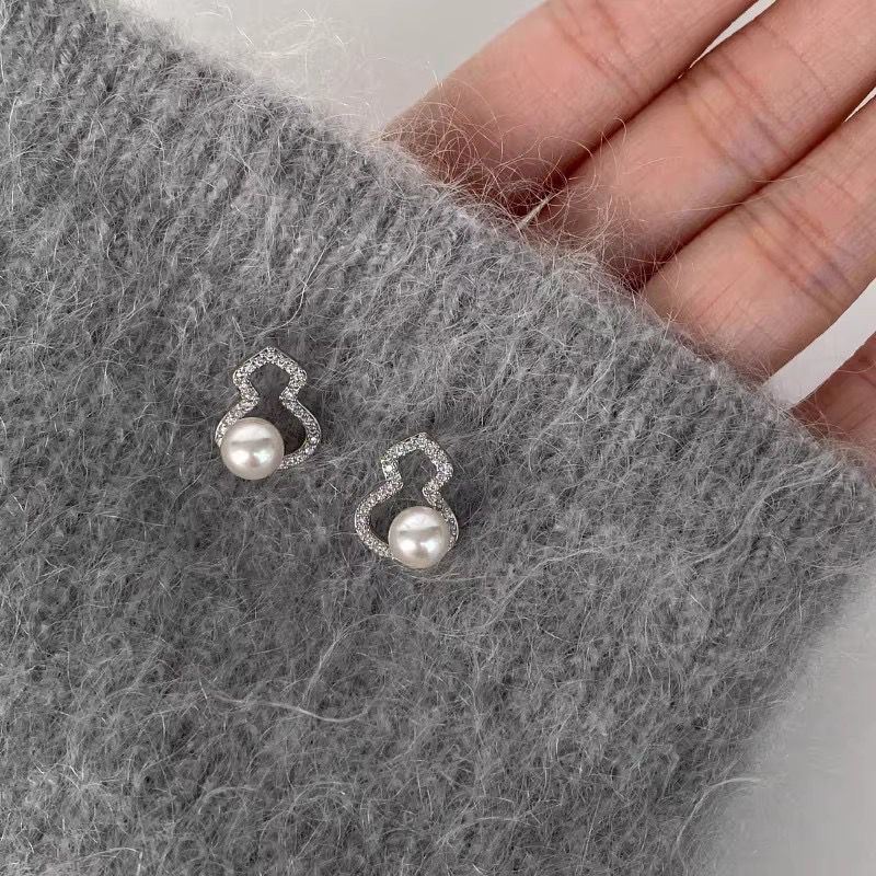 Trendy Earrings for Women & Girls | Korean, Statement, Stud,  Hoop & Party Wear Earrings Online