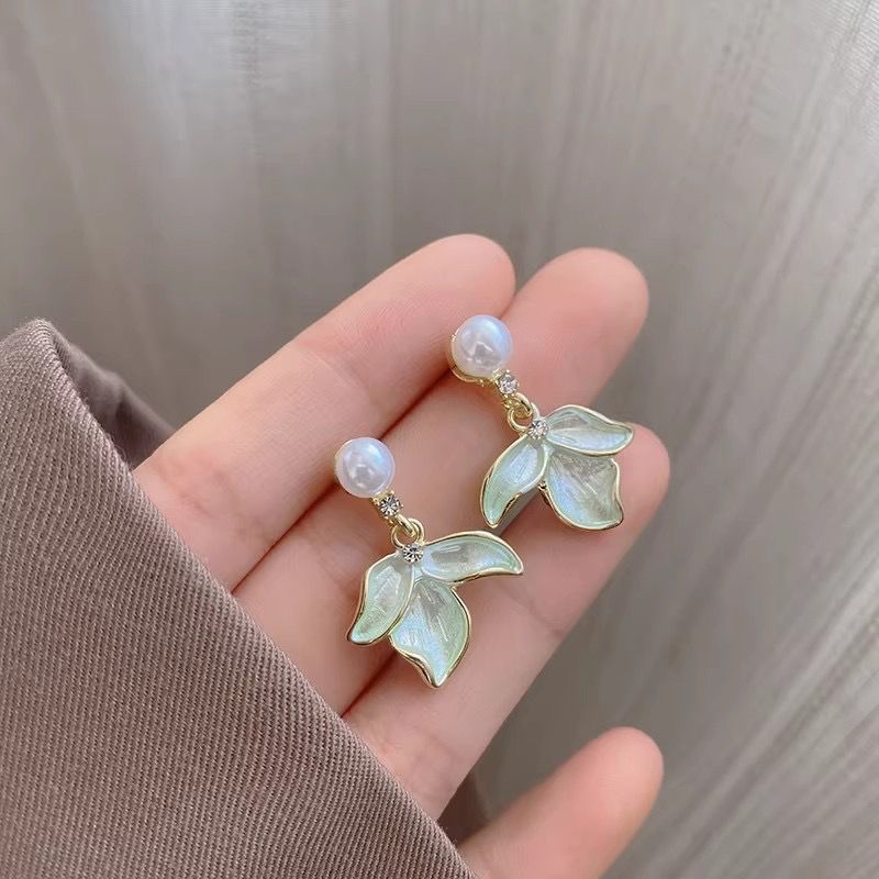 Trendy Earrings for Women & Girls | Korean, Statement, Stud,  Hoop & Party Wear Earrings Online